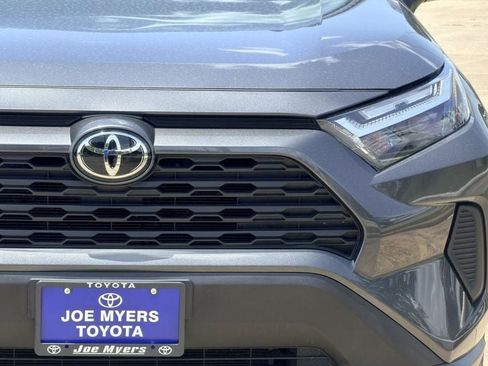 Used 2025 Toyota RAV4 XLE FWD image 5