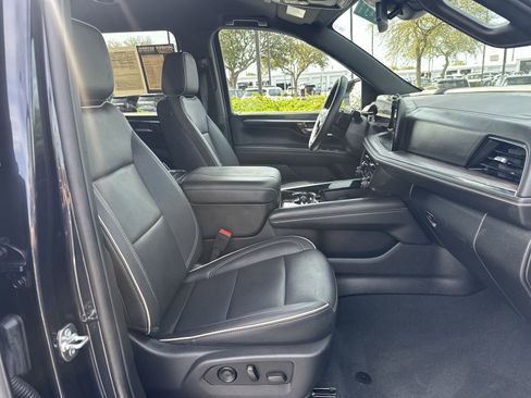 Used 2025 Chevrolet Suburban Premier RWD image 58
