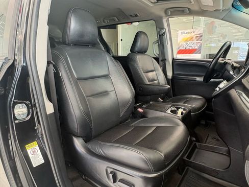 Used 2015 Toyota Sienna SE w/ SE Preferred Package FWD image 25