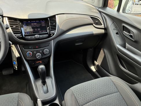 Used 2022 Chevrolet Trax LS w/ Tint and Cruise Package FWD image 17