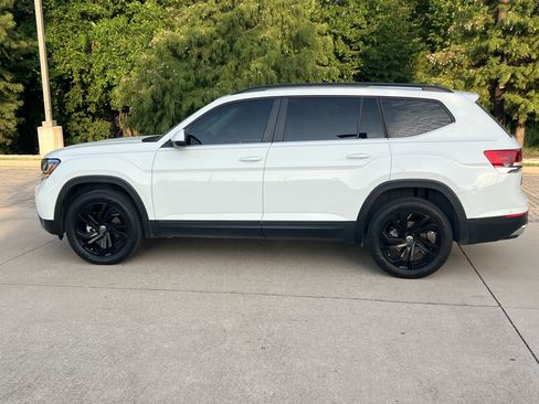 Used 2023 Volkswagen Atlas SE w/ Panoramic Sunroof Package FWD image 6