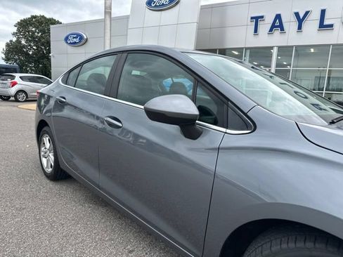 Used 2018 Chevrolet Cruze LT w/ Convenience Package FWD image 7