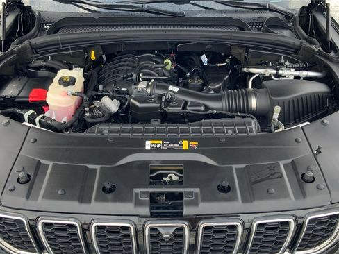 Used 2023 Jeep Grand Cherokee L Limited w/ Luxury Tech Group II AWD/4WD image 23