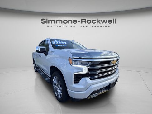 Used 2025 Chevrolet Silverado 1500 High Country w/ High Country Premium Package AWD/4WD image 5