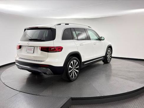 Used 2023 Mercedes-Benz GLB 250 w/ Premium Package image 8