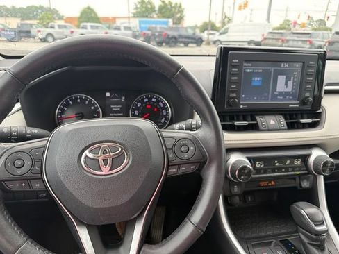 Used 2022 Toyota RAV4 XLE Premium FWD image 11
