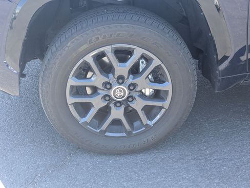 Used 2024 Toyota Tundra Platinum AWD/4WD image 15