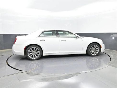 Used 2020 Chrysler 300 Limited image 20