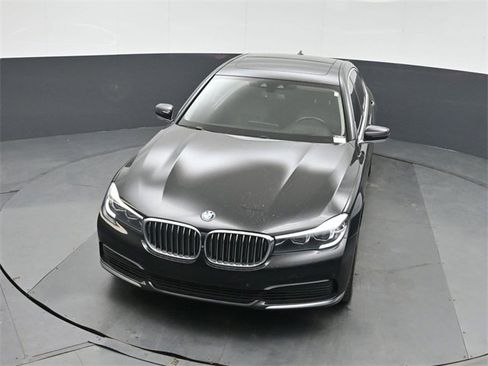 Used 2019 BMW 740i w/ Executive Package image 35