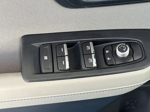 Used 2025 Subaru Forester Premium image 13