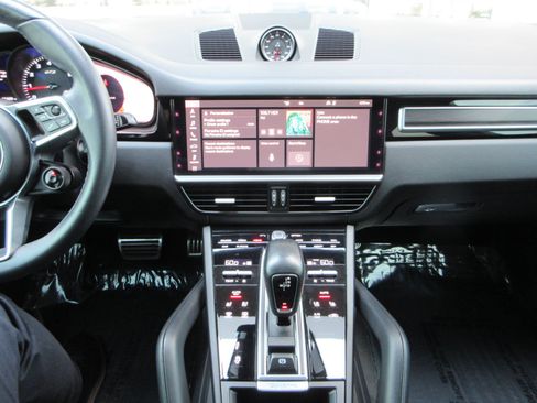 Used 2021 Porsche Cayenne GTS AWD/4WD image 42