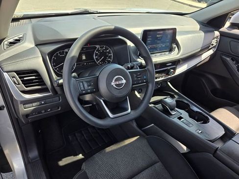 Used 2024 Nissan Rogue SV FWD image 9