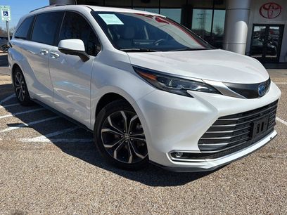 Used 2025 Toyota Sienna Platinum
