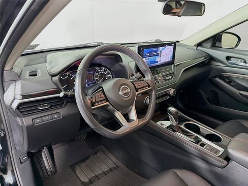 Used 2023 Nissan Altima 2.5 SR w/ SR Premium Package AWD/4WD image 9