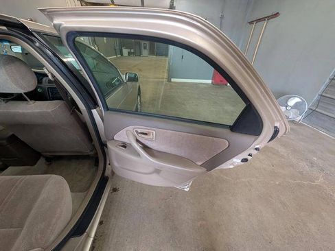 Used 1998 Toyota Camry CE FWD image 28