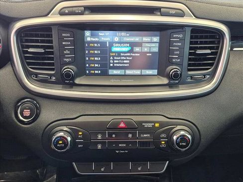 Used 2018 Kia Sorento EX FWD image 13