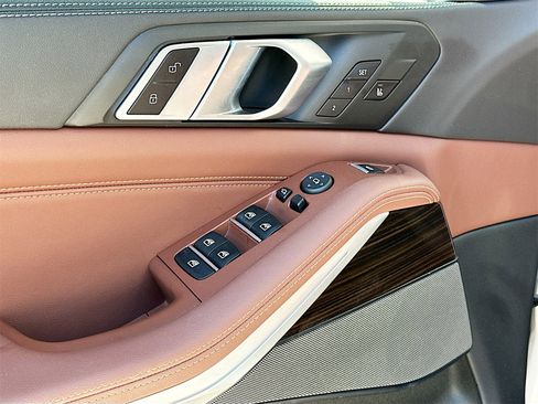 Used 2024 BMW X5 sDrive40i w/ Premium Package image 18