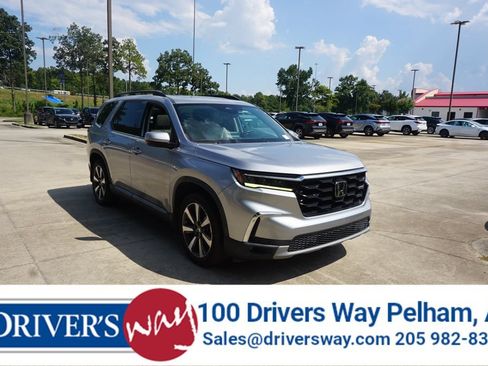 Used 2023 Honda Pilot Touring image 1