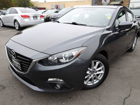 Used 2016 MAZDA MAZDA3 i Grand Touring image 2