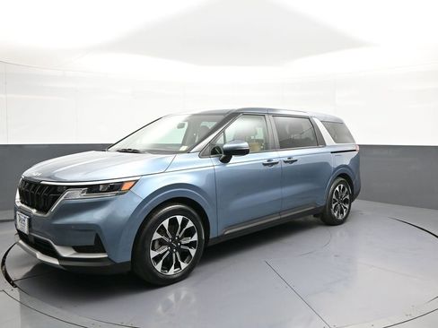 Used 2024 Kia Carnival EX FWD image 10