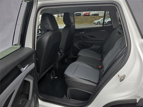 New 2026 Volkswagen Tiguan SE image 24