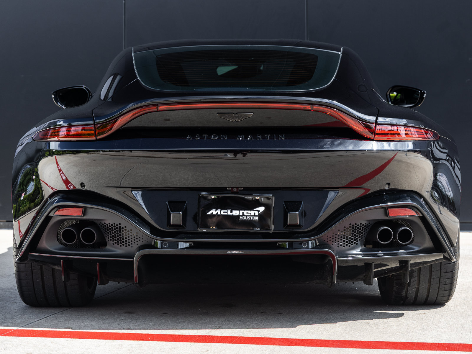 Used 2023 Aston Martin V8 Vantage Coupe RWD image 7