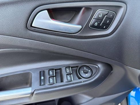 Used 2017 Ford Escape Titanium w/ Equipment Group 301A AWD/4WD image 13