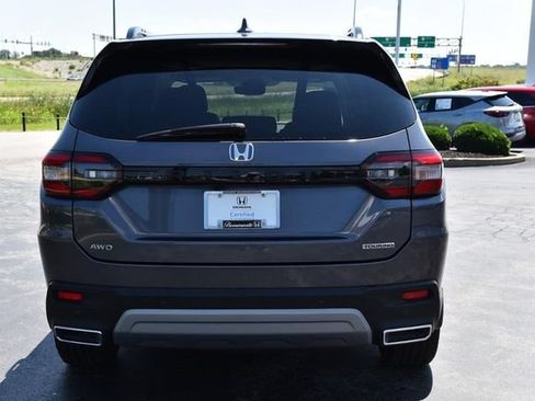 Used 2025 Honda Pilot Touring image 6