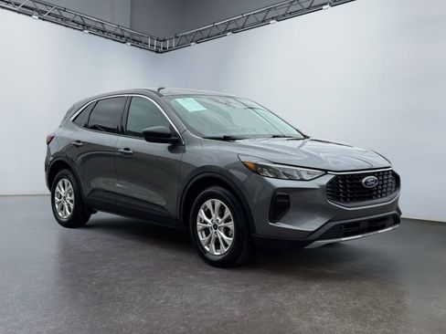 Used 2023 Ford Escape Active image 3