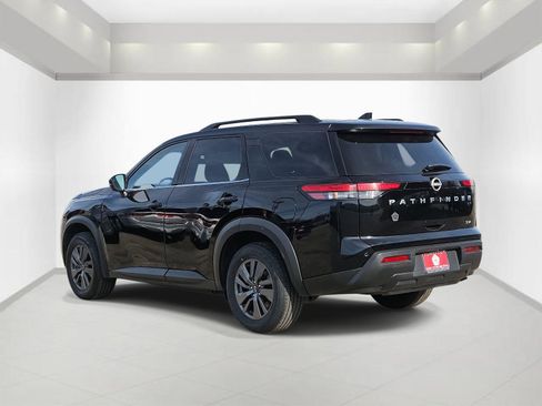 Used 2024 Nissan Pathfinder SV image 6