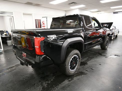 Used 2024 Toyota Tacoma TRD Off-Road image 7