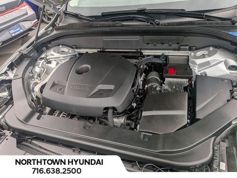 Used 2021 Volvo XC60 T5 Momentum image 36