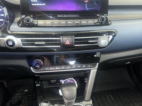Used 2022 Kia Seltos S AWD/4WD image 2