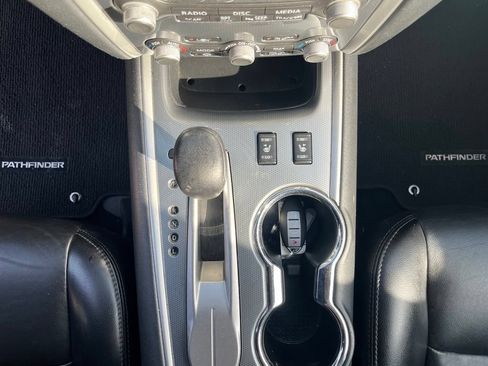 Used 2020 Nissan Pathfinder SL FWD image 24