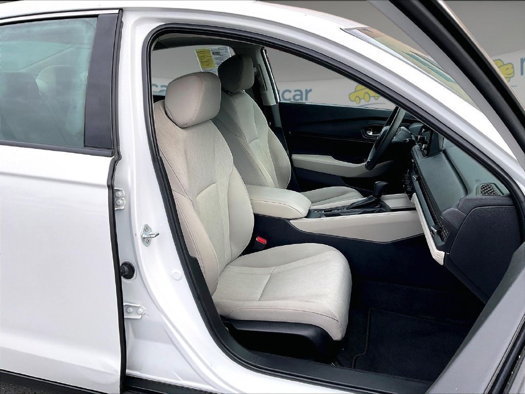 Used 2023 Honda Accord EX image 11