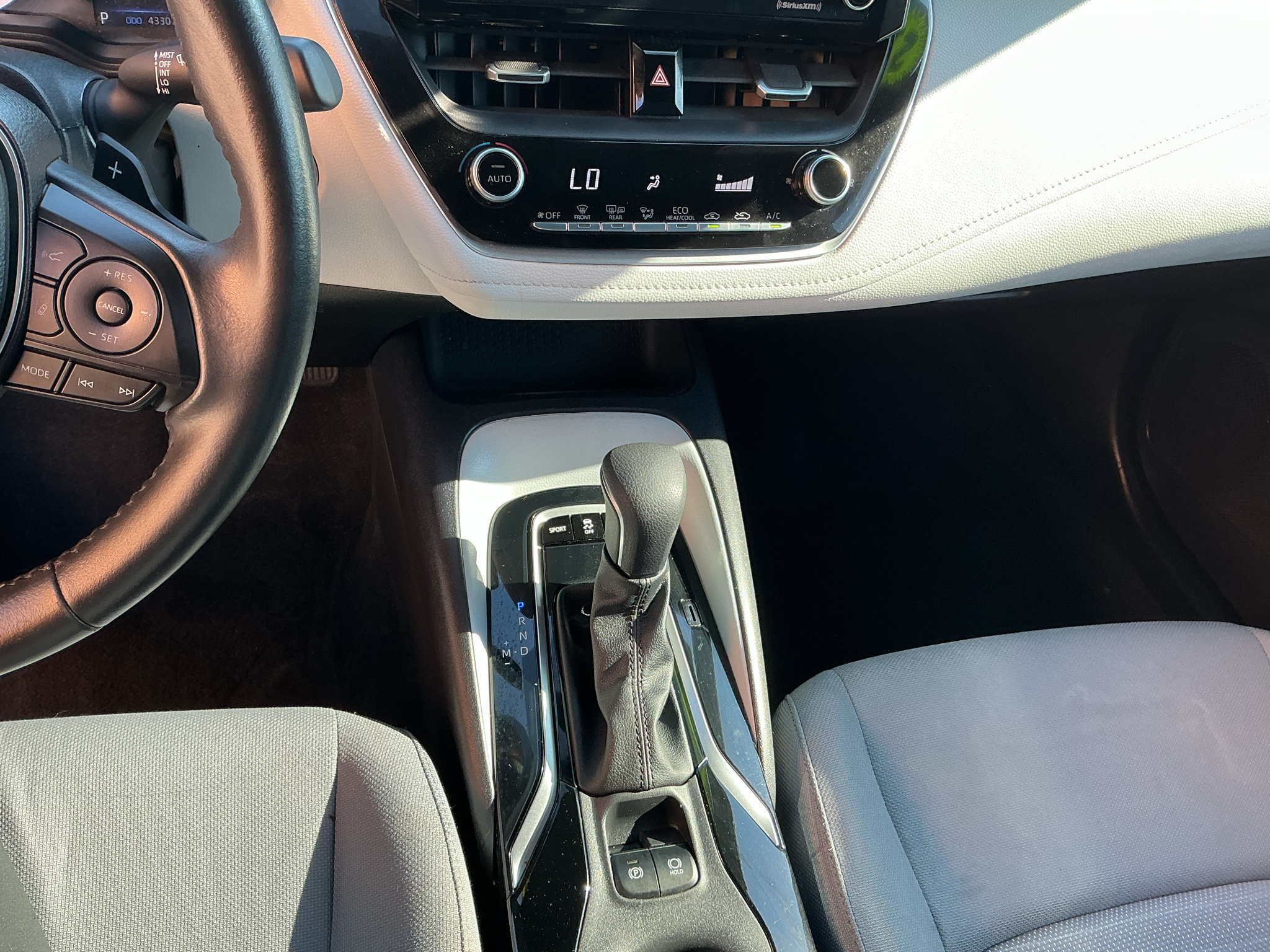 Used 2022 Toyota Corolla SE w/ SE Premium Package FWD image 17