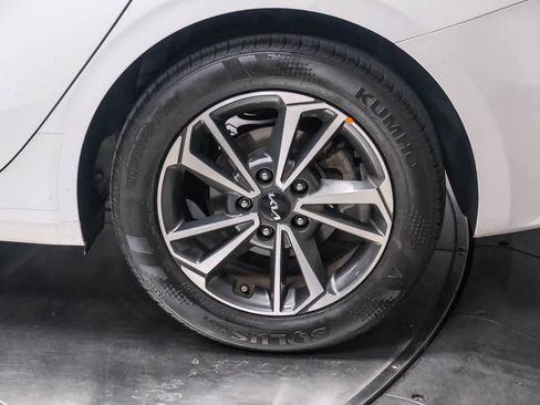 Used 2023 Kia Forte LXS w/ LXS Technology Package image 9