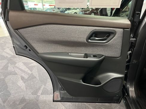 Used 2023 Nissan Rogue S AWD/4WD image 15