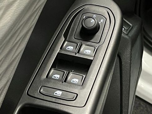 Used 2022 Volkswagen Taos S image 16