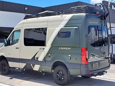 Used 2023 Mercedes-Benz Sprinter 2500 image 4