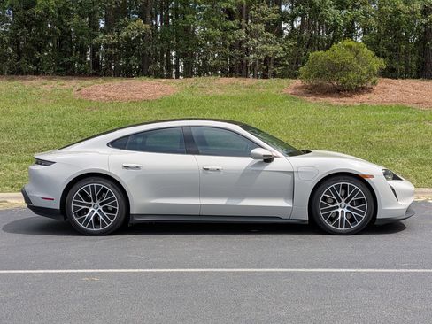 Used 2022 Porsche Taycan RWD image 24
