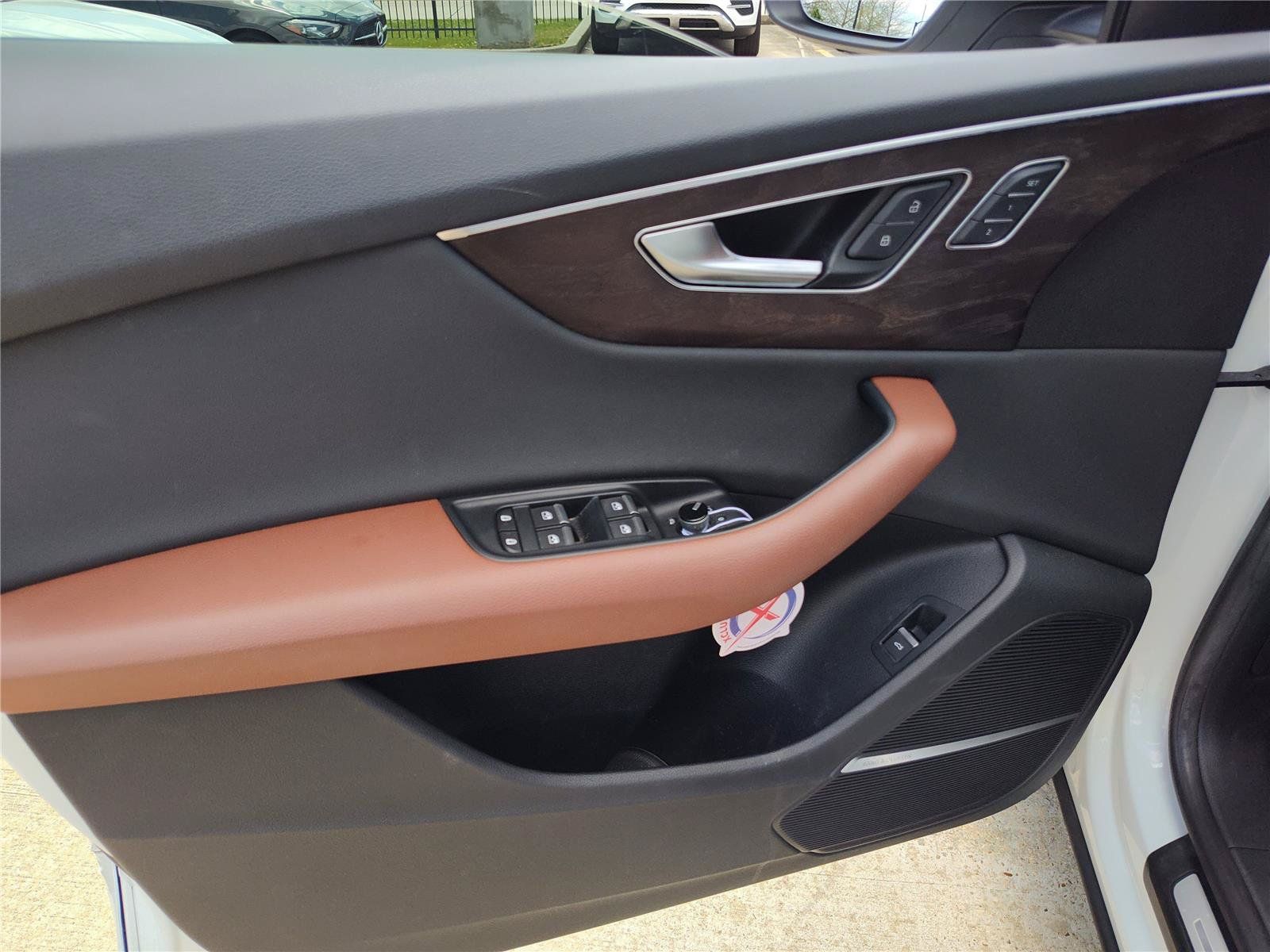 Used 2019 Audi Q8 Prestige w/ Adaptive Chassis Package AWD/4WD image 16