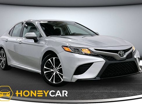 Used 2020 Toyota Camry SE AWD/4WD image 1