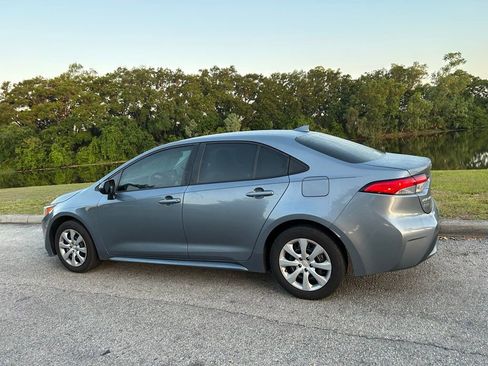 Used 2022 Toyota Corolla LE FWD image 3