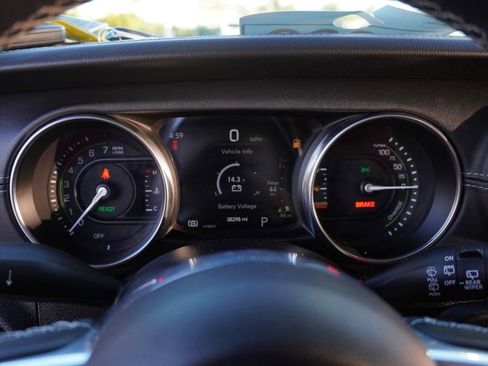 Used 2022 Jeep Wrangler Unlimited Sahara image 13