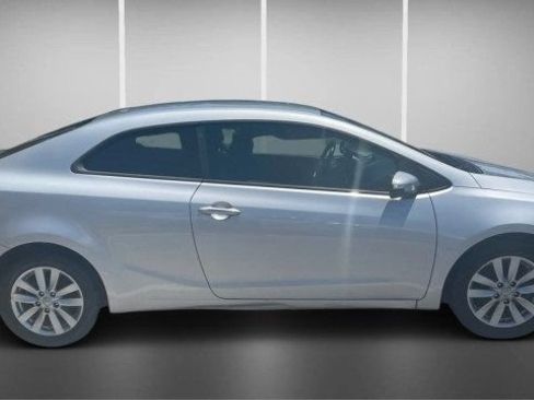 Used 2016 Kia Forte Koup EX FWD image 4