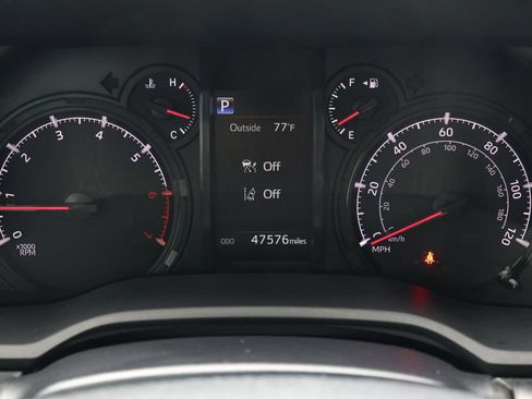 Used 2024 Toyota 4Runner SR5 Premium w/ Moonroof Package RWD image 19