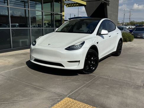 Used 2022 Tesla Model Y Long Range image 2