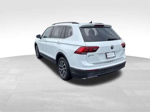 Used 2020 Volkswagen Tiguan SE w/ Panoramic Sunroof Package image 4