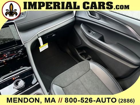 New 2025 Jeep Grand Cherokee Altitude AWD/4WD image 21